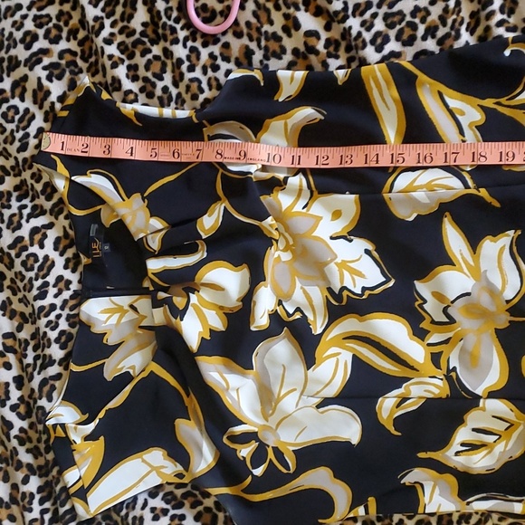 Black & Gold floral dress - Picture 3 of 12